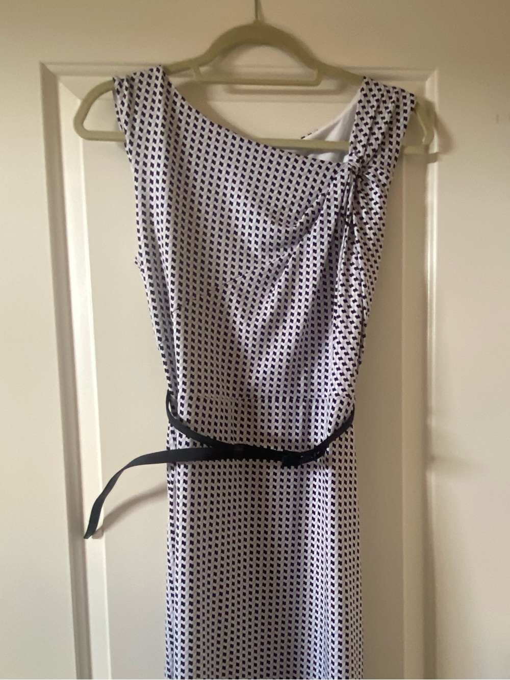 NWT White House Black Market Black and White Sleeveless Dress with Belt